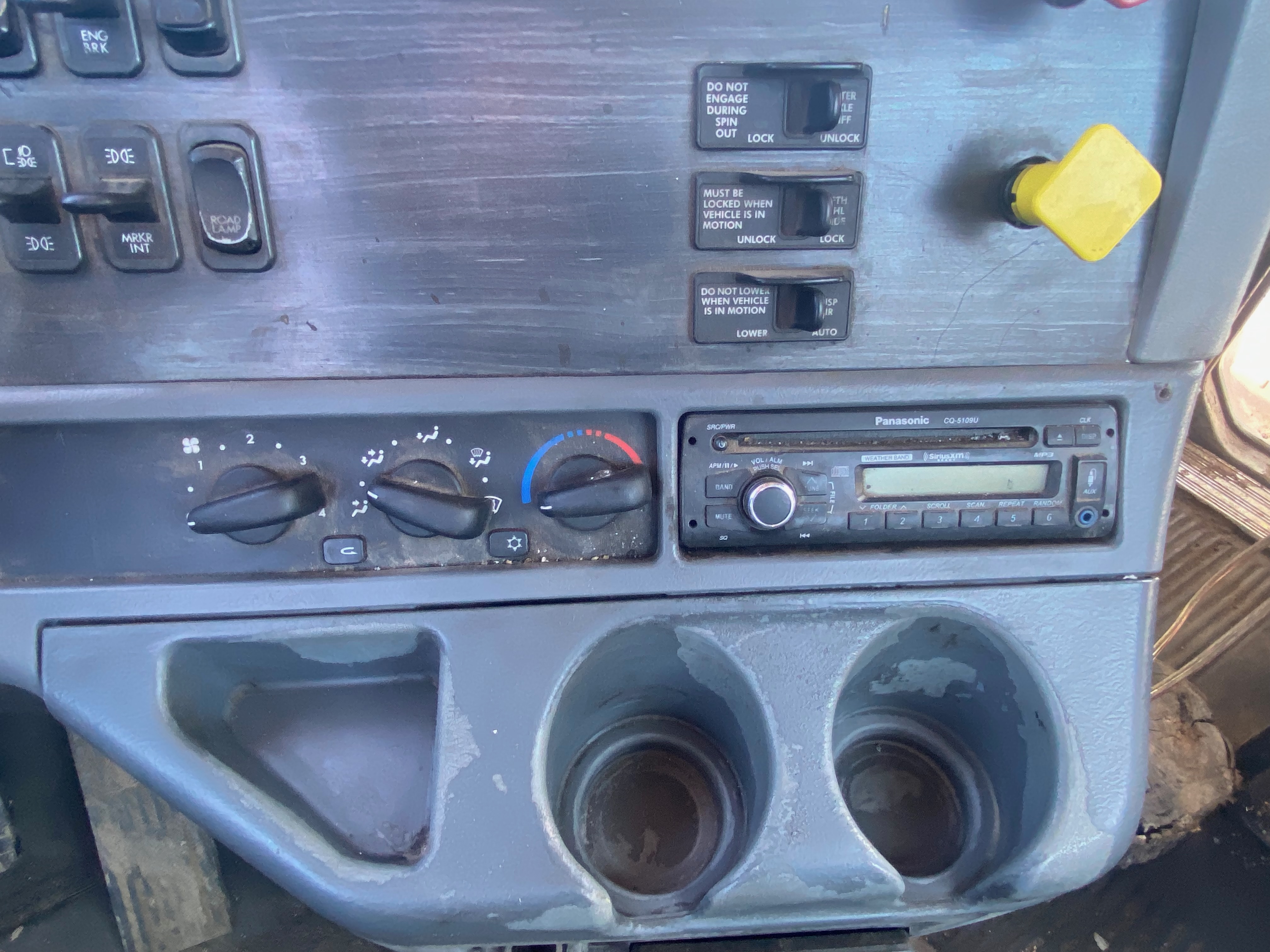 2008 FREIGHTLINER Columbia - Image 11